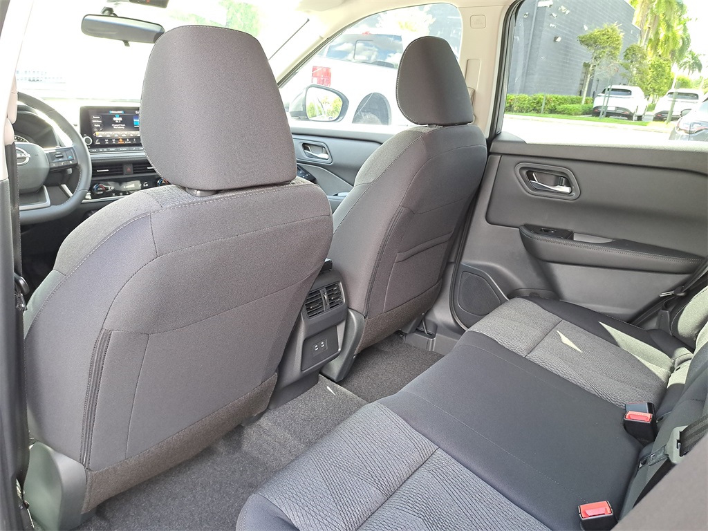 2026 Nissan Rogue SV photo 11