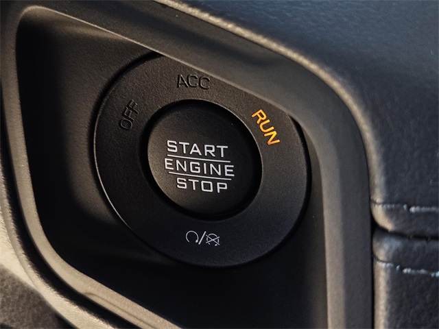 2025 Jeep Wrangler Sahara photo 17
