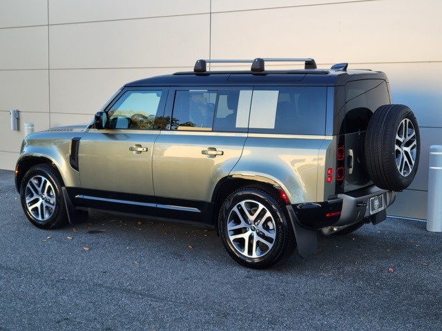 2025 Land Rover Defender 110 X-Dynamic SE photo 3