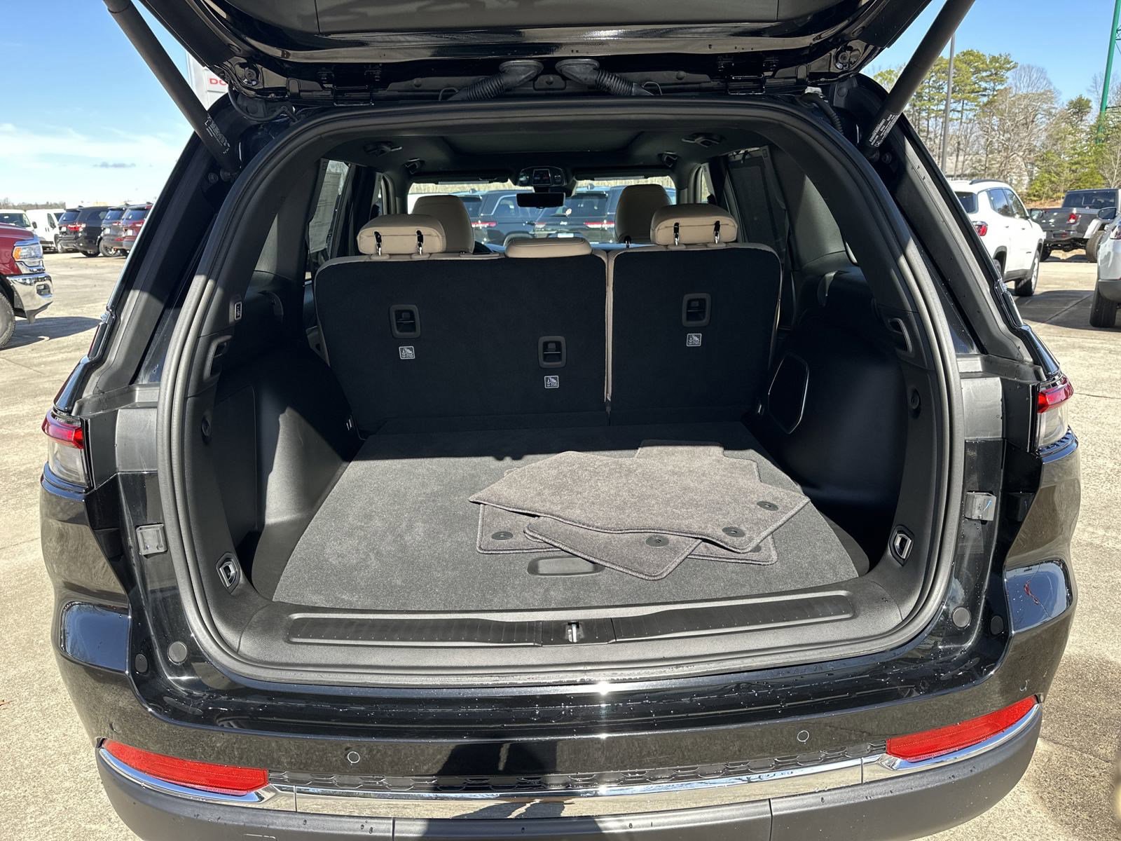 2024 Jeep Cherokee photo 22