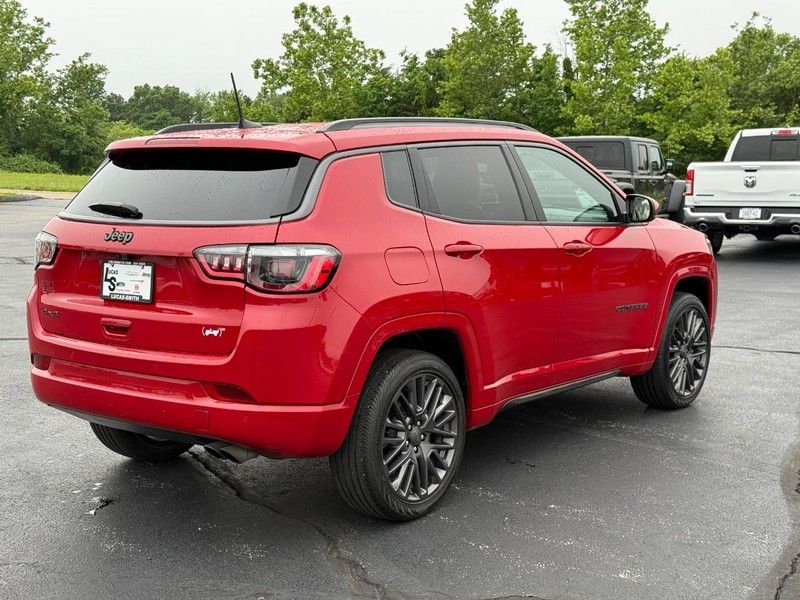2022 Jeep Compass Limited Red Edition photo 3