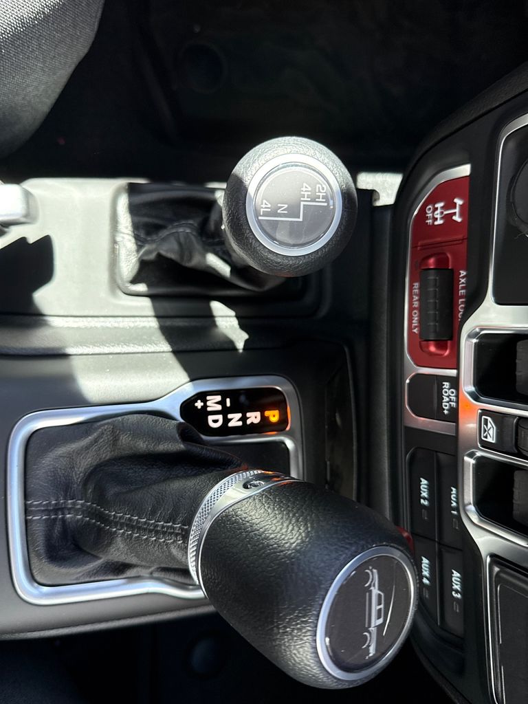 2025 Jeep Gladiator Willys photo 16