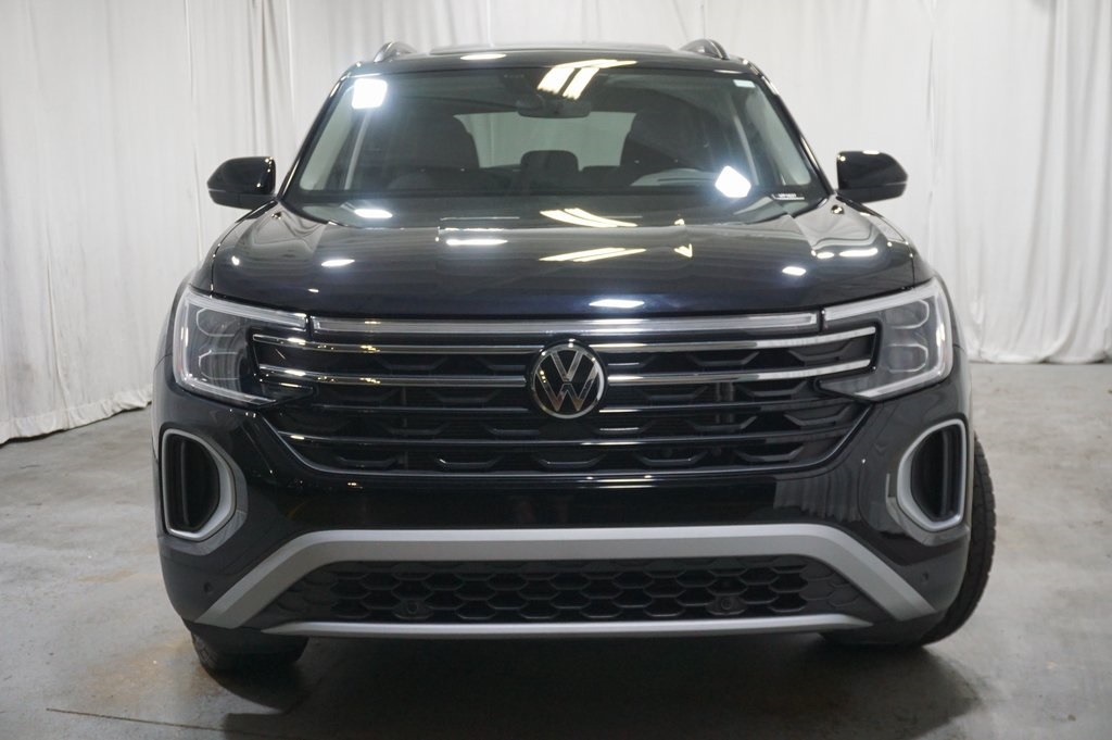 2024 Volkswagen Atlas Peak Edition SEL photo 3