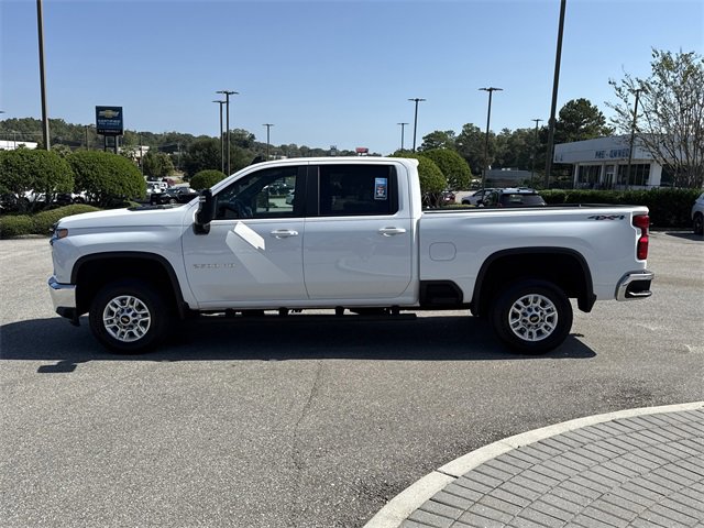 2022 Chevrolet Silverado LT photo 6