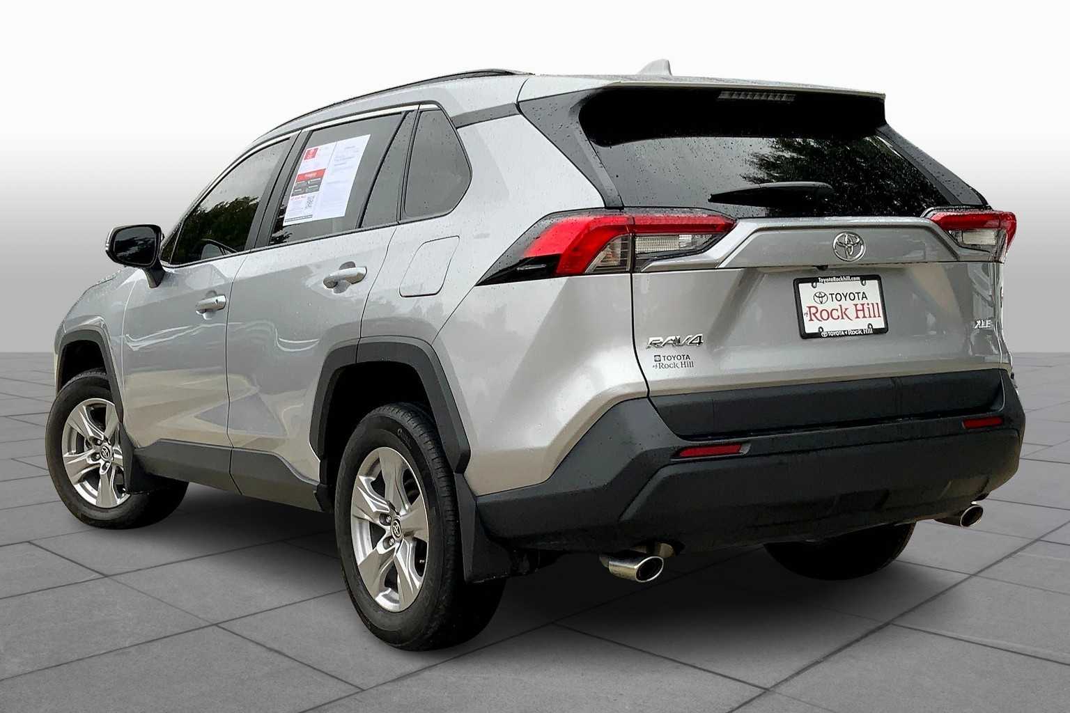 2024 Toyota RAV4 XLE photo 9