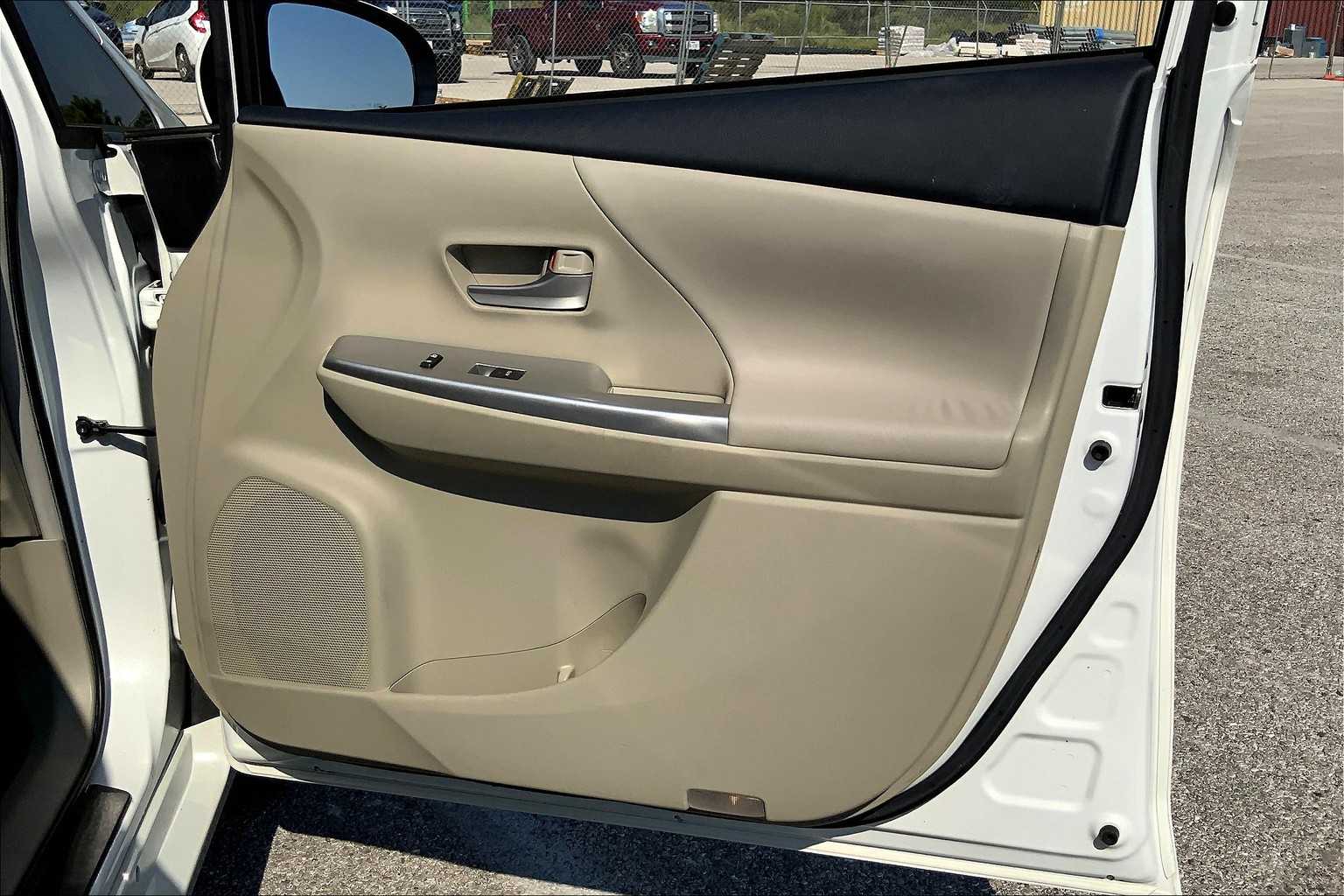 2012 Toyota Prius V Five photo 21