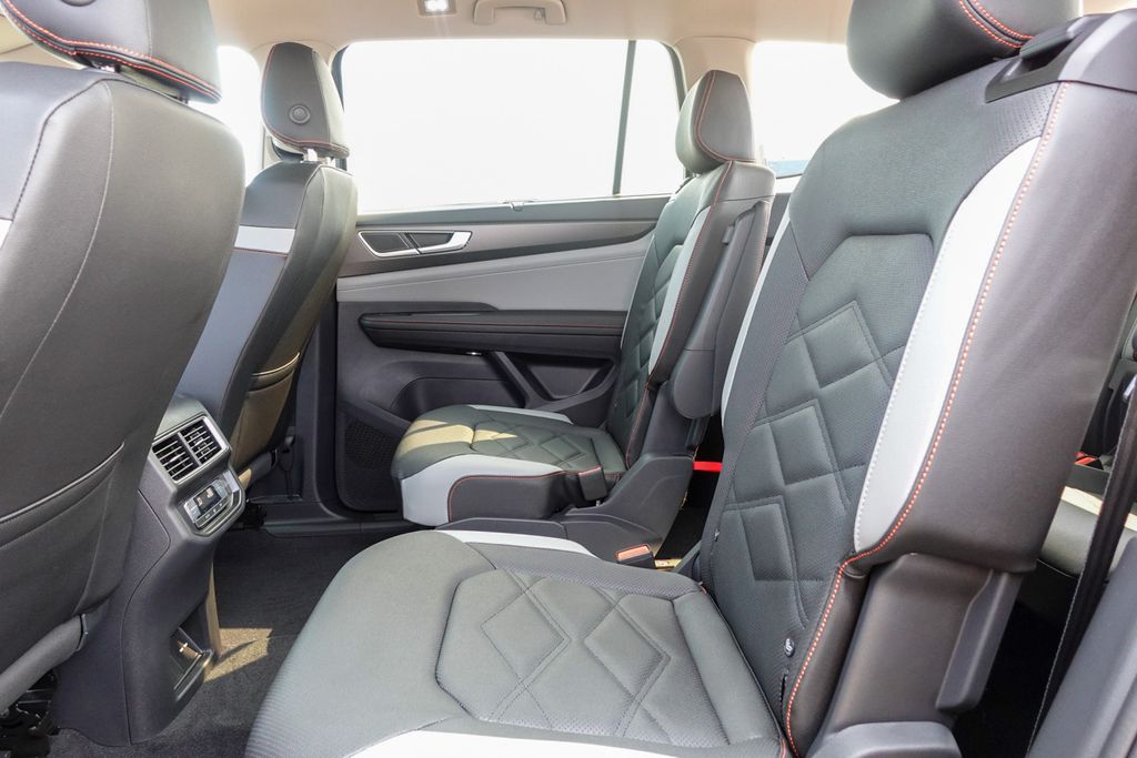 2026 Volkswagen Atlas Peak Edition SE photo 25