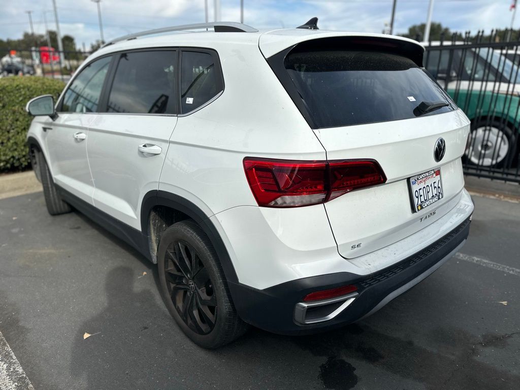 2023 Volkswagen Taos SE photo 3