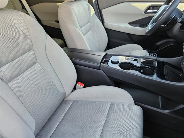 2024 Nissan Rogue SV photo 9