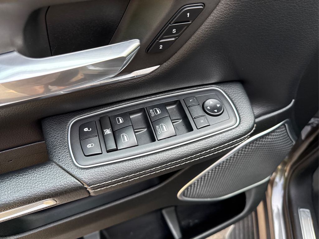 2020 Ram 1500 Laramie photo 35