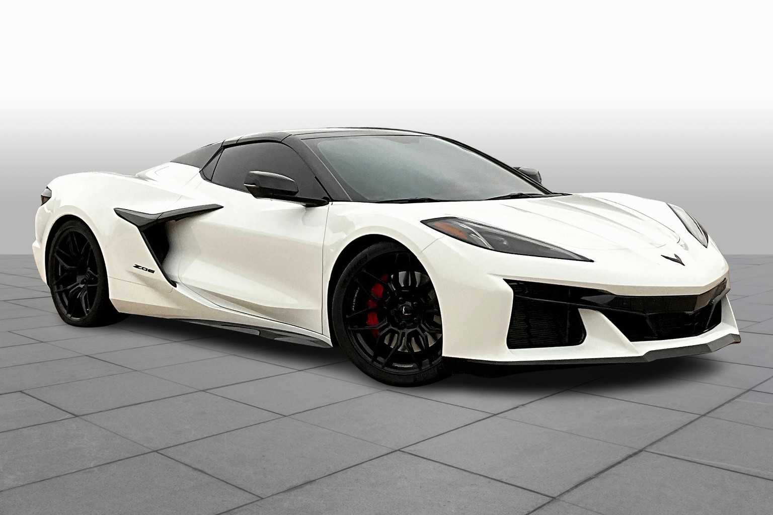 2023 Chevrolet Corvette Z06 3LZ photo 2