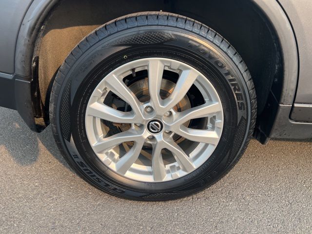 2020 Nissan Rogue SV photo 19