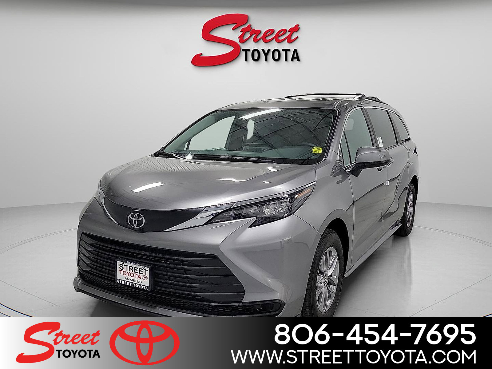 2026 Toyota Sienna LE's photo