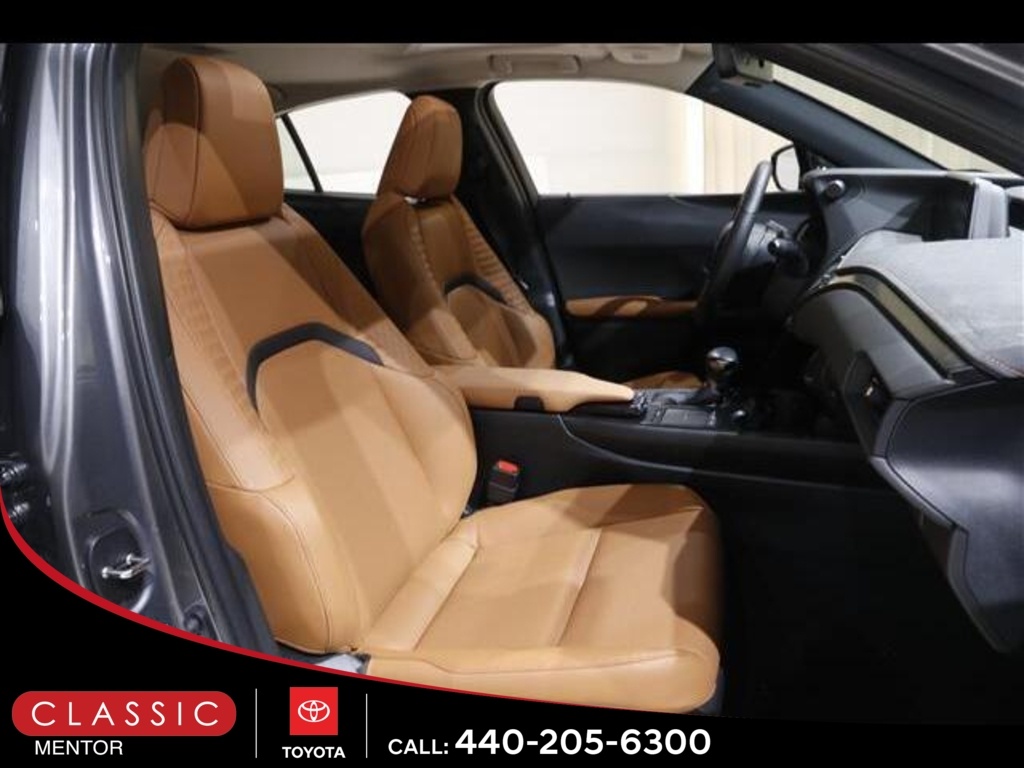 2020 Lexus UX 250h Premium photo 17