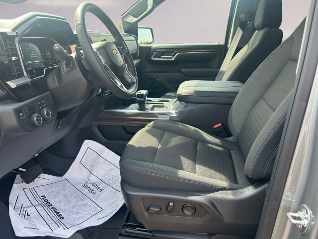 2025 Chevrolet Silverado 1500 LT photo 9