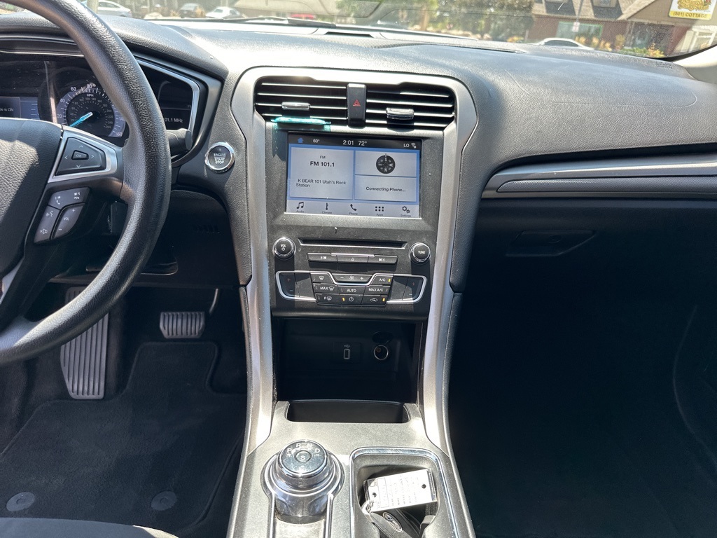 2017 Ford Fusion SE photo 13