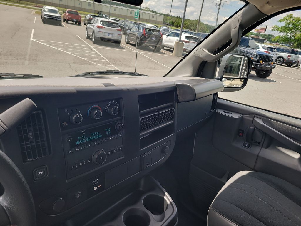 2023 Gmc Savana Cargo 2500 photo 26