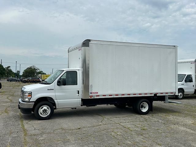2024 Ford E-450 Cutaway photo 3