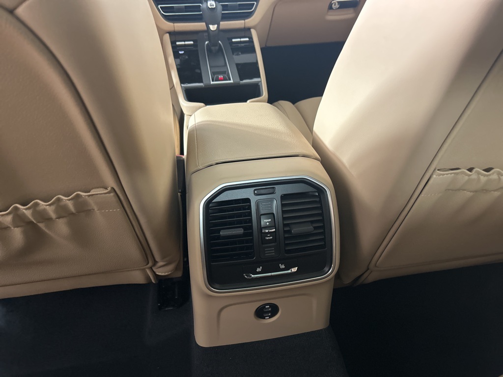 2025 Porsche Macan T photo 14