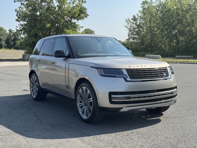 2025 Land Rover Range Rover SE photo 4