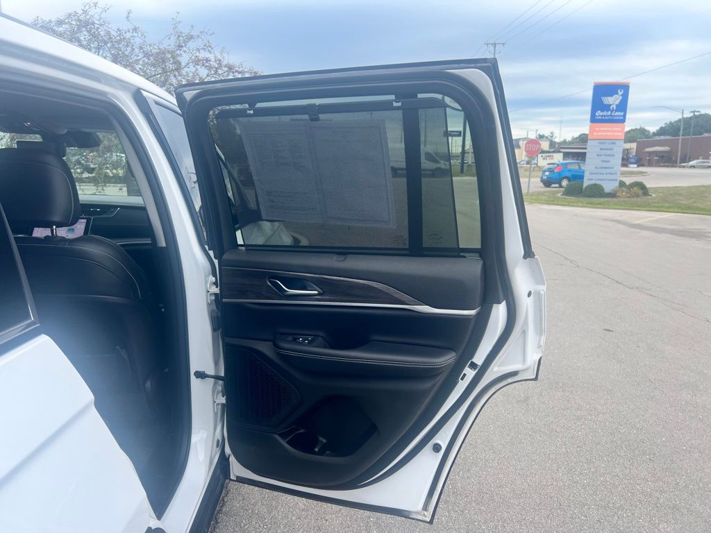 2023 Jeep Grand Cherokee Limited photo 32