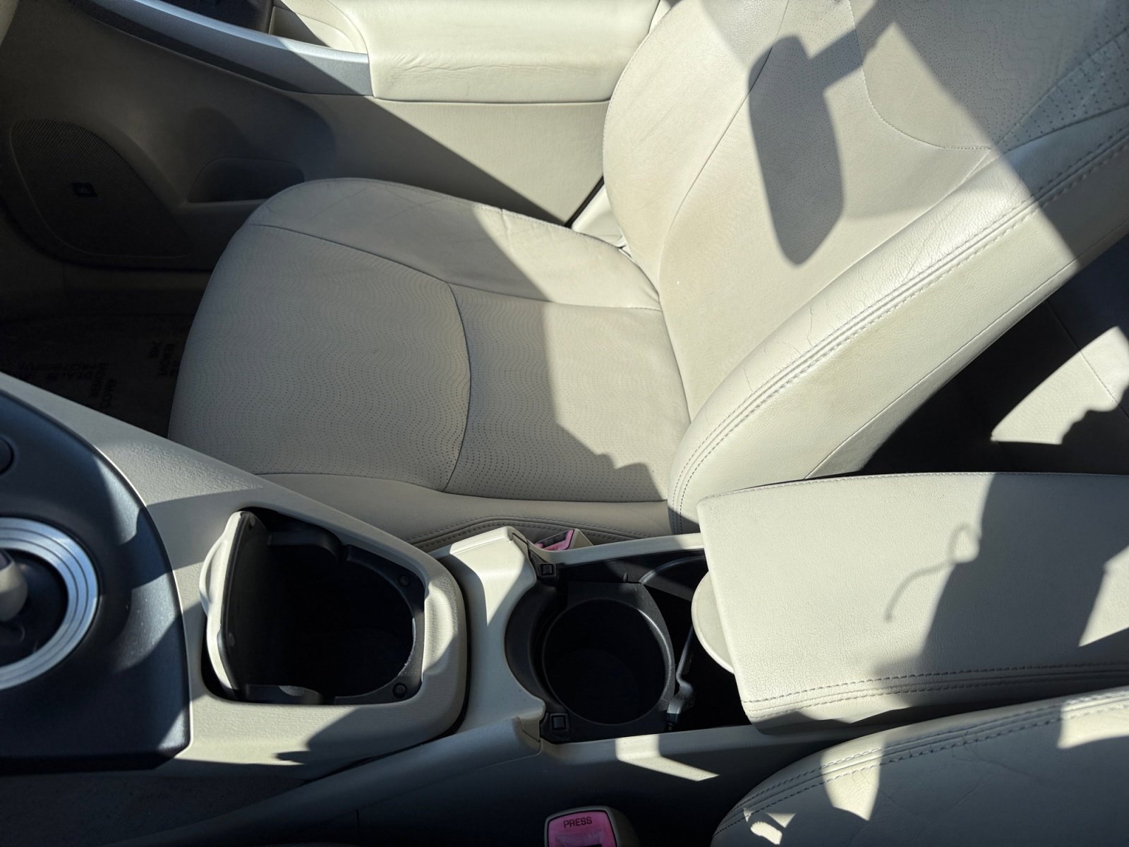 2010 Toyota Prius Four photo 14