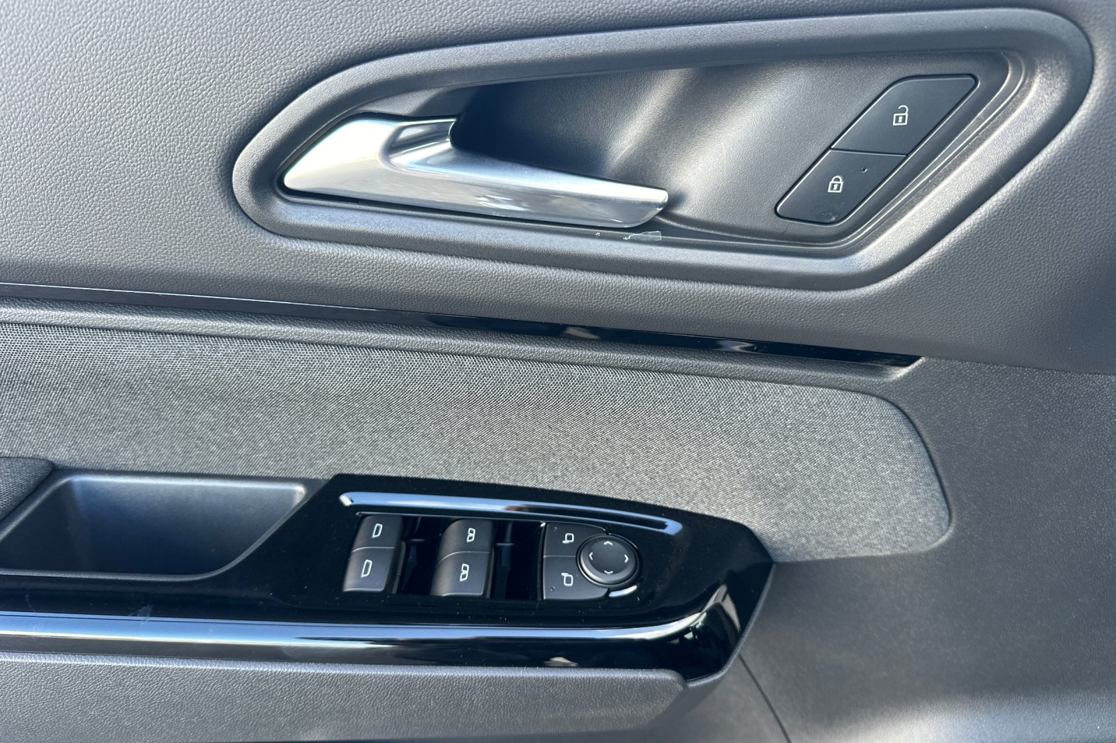 2025 Honda Prologue EX photo 10