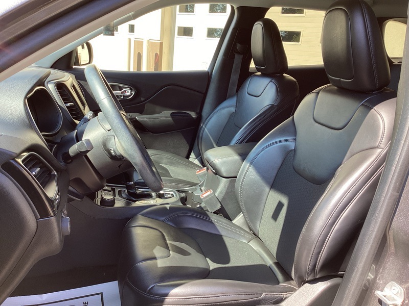 2020 Jeep Cherokee Altitude Sport photo 27