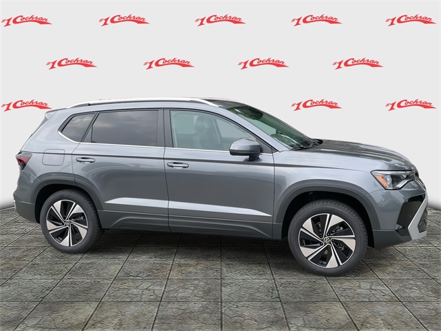 2025 Volkswagen Taos SE photo 2