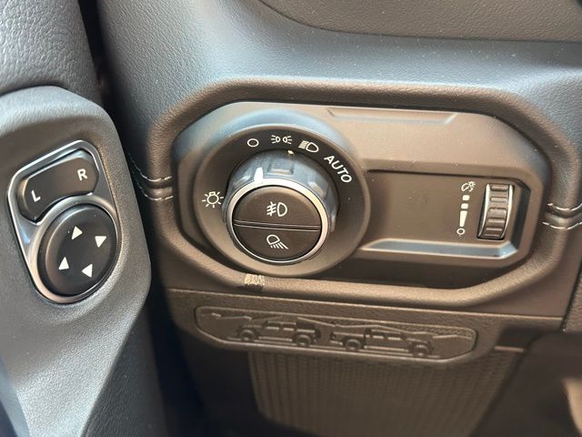 2025 Jeep Gladiator Sport photo 16