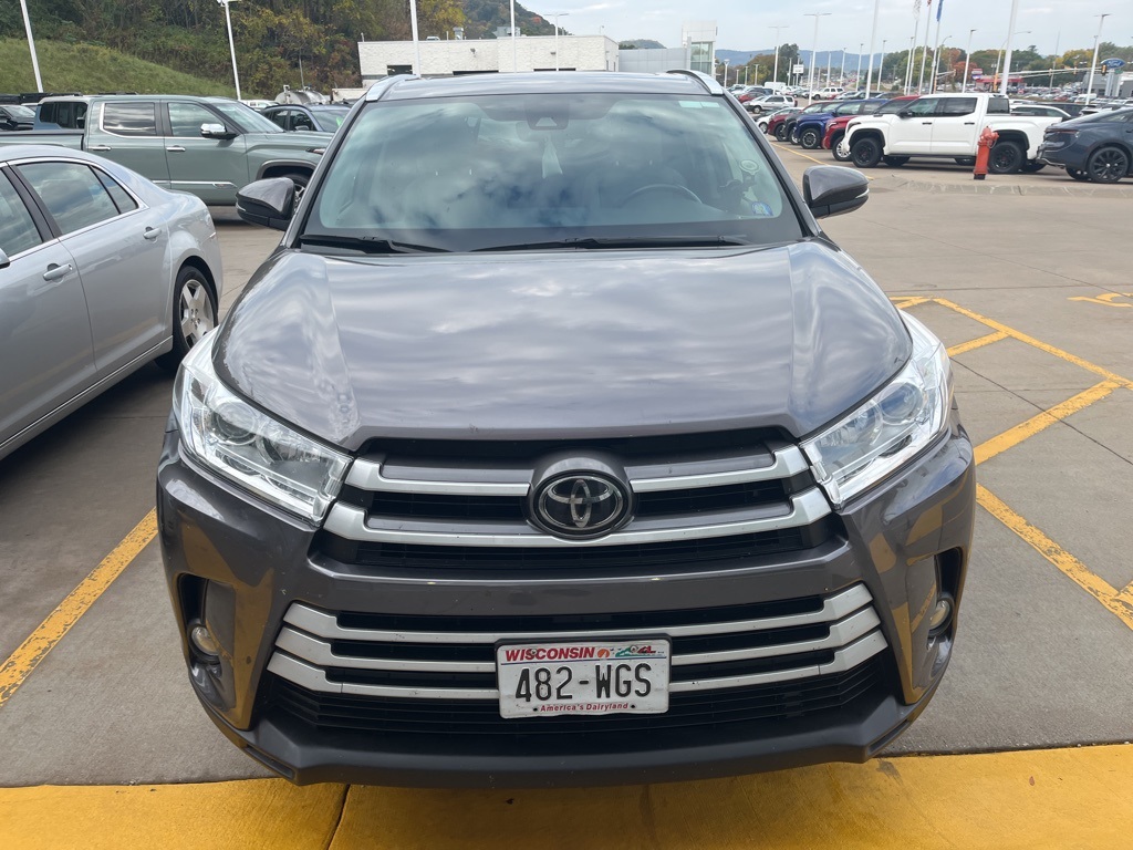 Used 2018 Toyota Highlander XLE with VIN 5TDJZRFH8JS812057 for sale in Winona, Minnesota