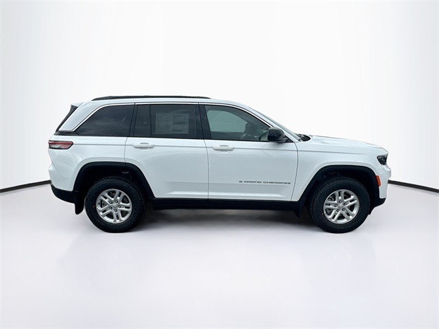 2025 Jeep Grand Cherokee Laredo photo 7