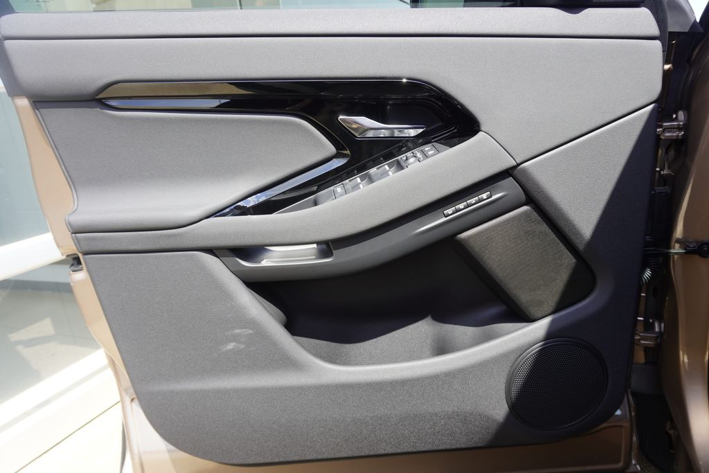 2026 Land Rover Range Rover Evoque S photo 15