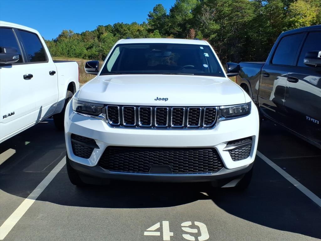 2024 Jeep Grand Cherokee Laredo photo 2