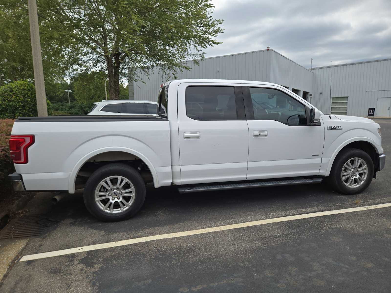 2017 Ford F-150 Lariat photo 2