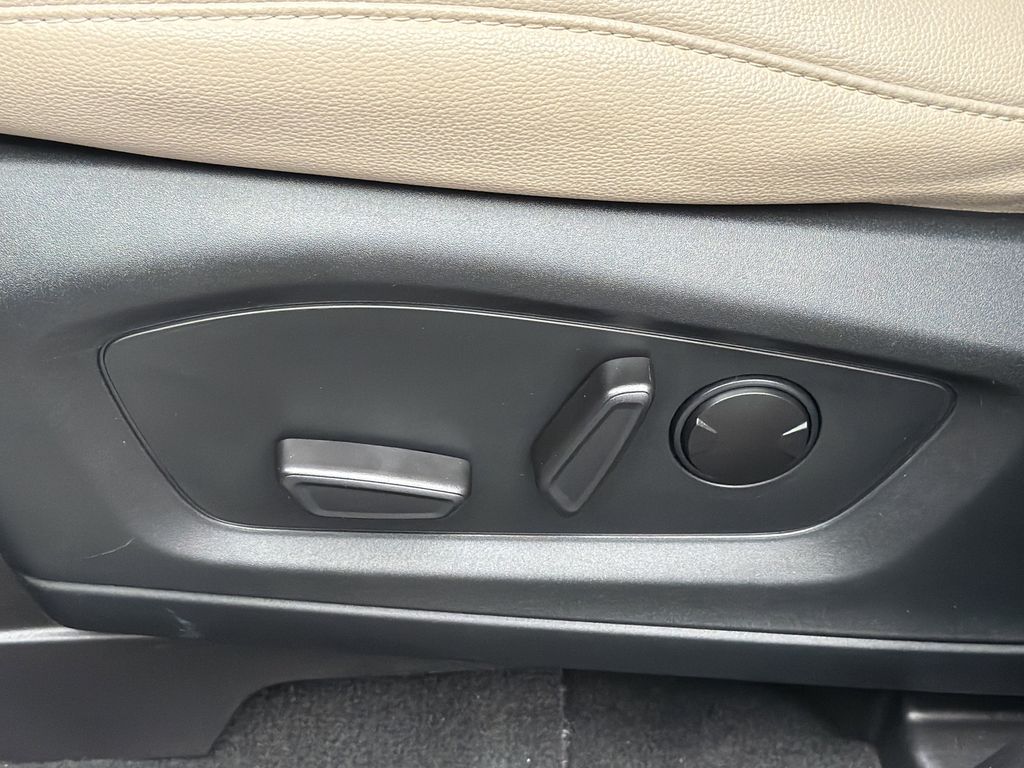 2022 Ford Explorer Limited photo 2