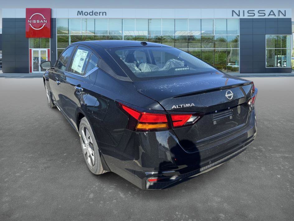 2025 Nissan Altima S photo 4