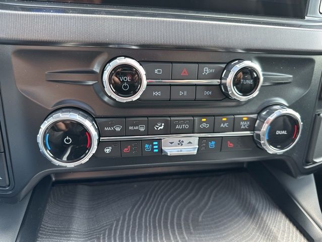 2025 Ford F-250 Platinum photo 32
