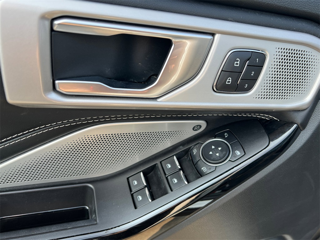 2022 Ford Explorer ST photo 12