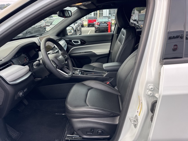 2025 Jeep Compass Limited photo 9