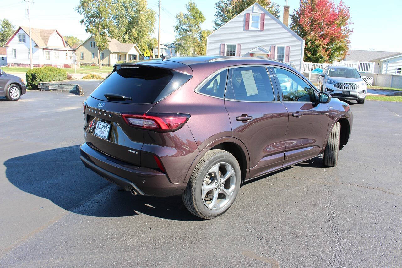 2023 Ford Escape ST-Line photo 4