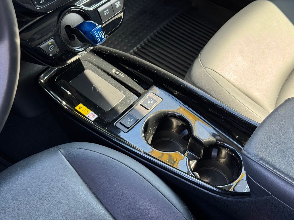 2022 Toyota Prius LE AWD-e photo 19