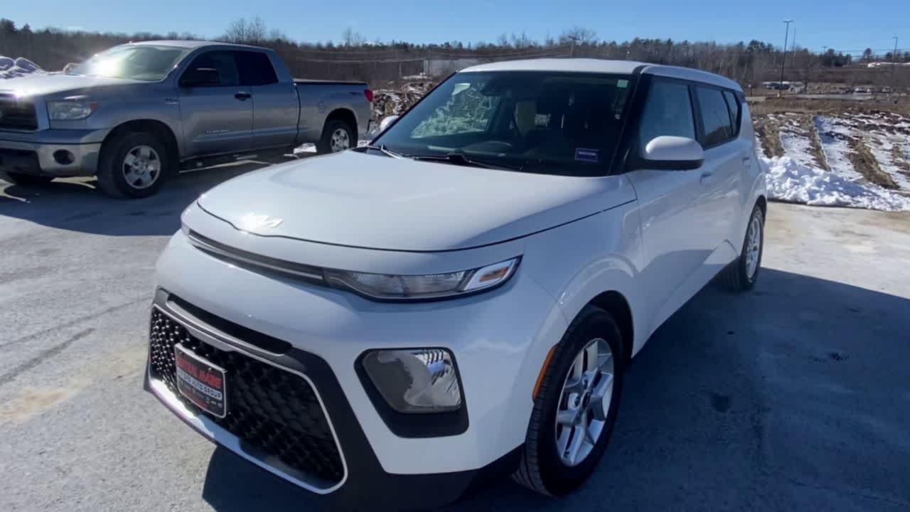 2022 Kia Soul LX photo 3