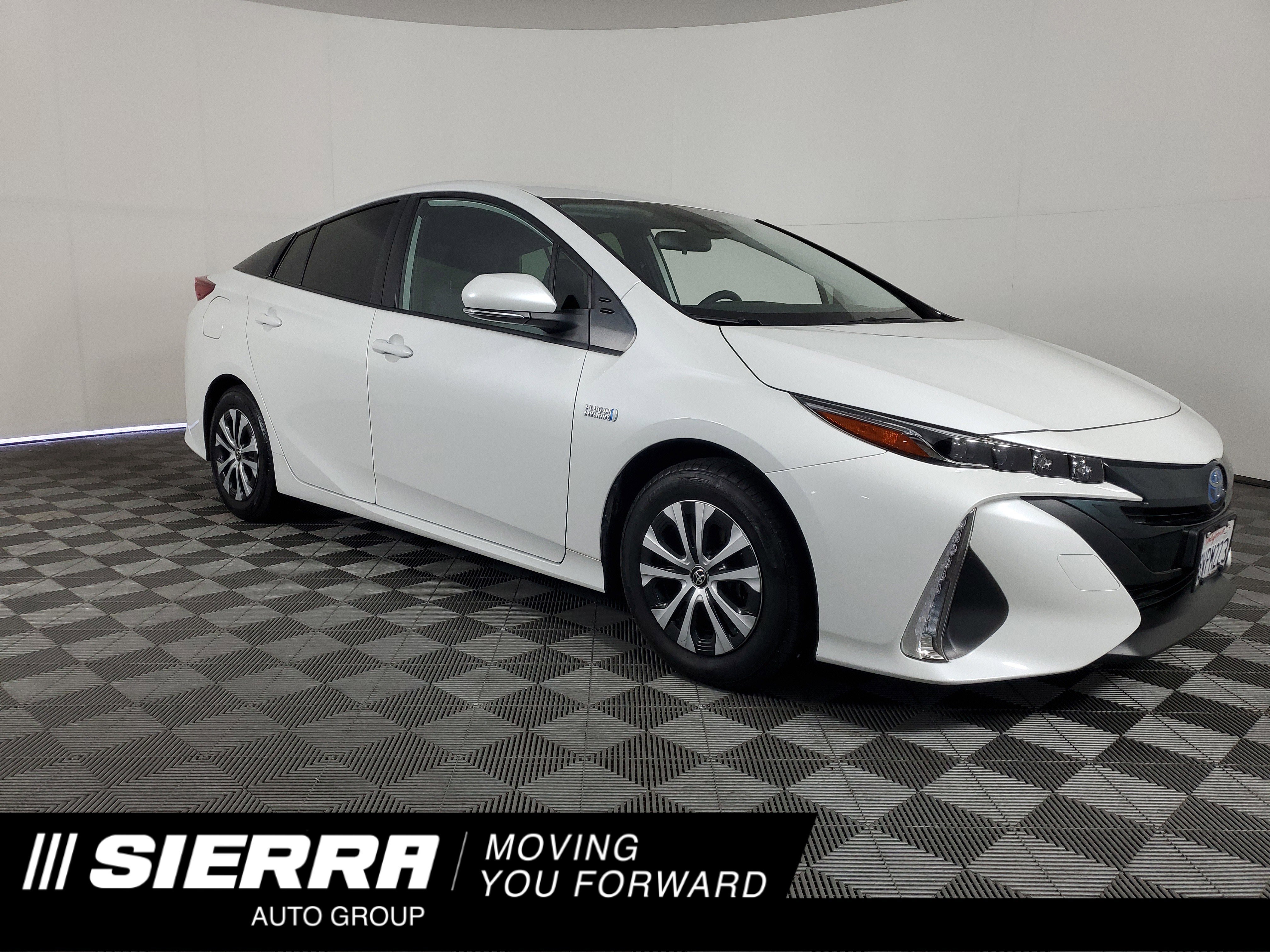Used 2021 Wind Chill Pearl Toyota XLE image 1