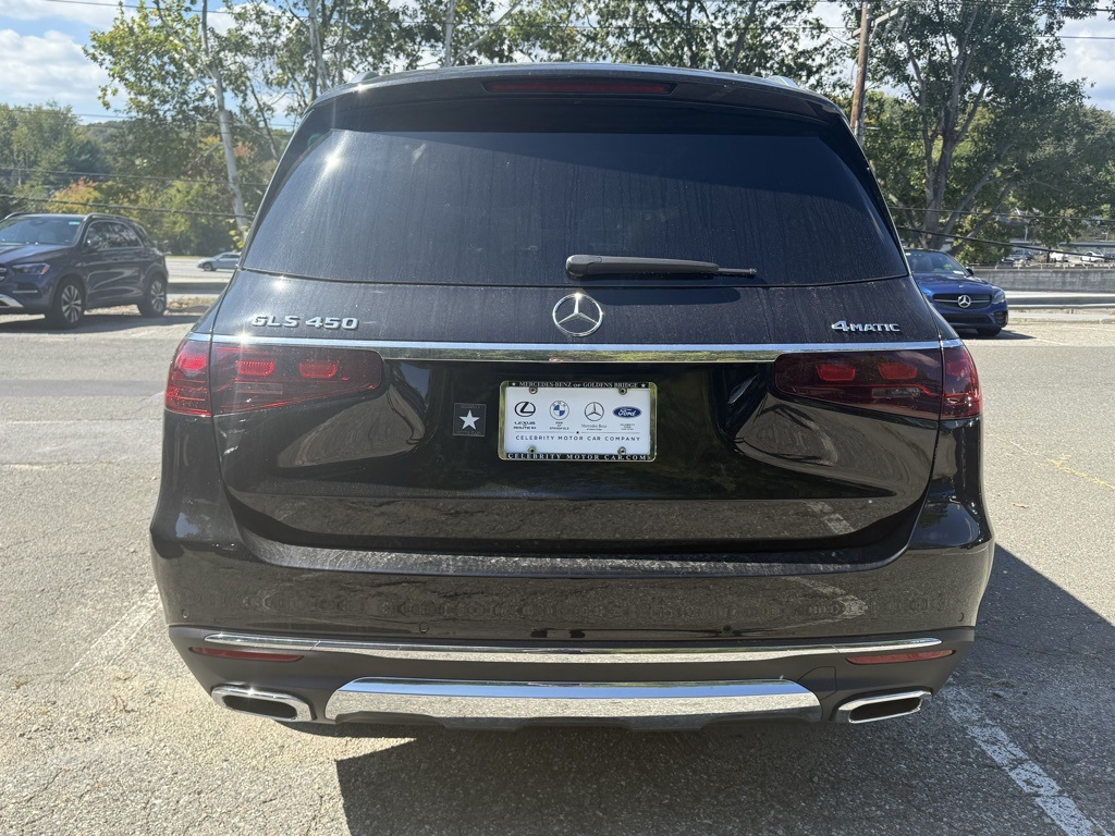 2026 Mercedes Benz GLS 450 4MATIC photo 4