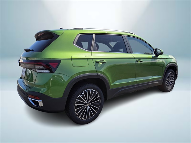 2025 Volkswagen Taos SE photo 4