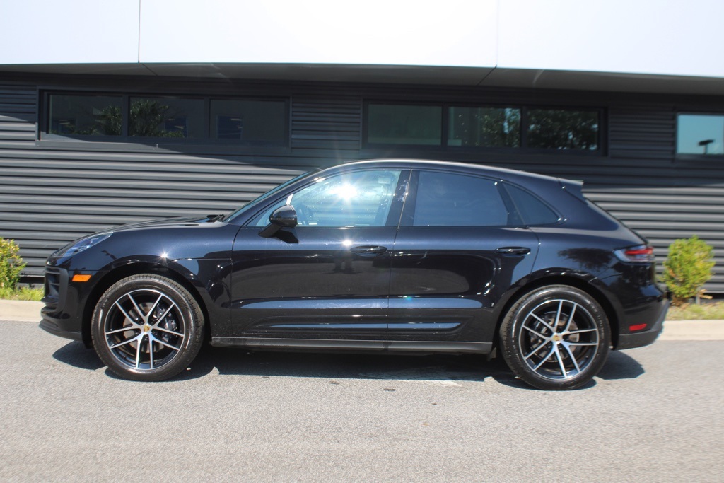 2025 Porsche Macan T photo 2