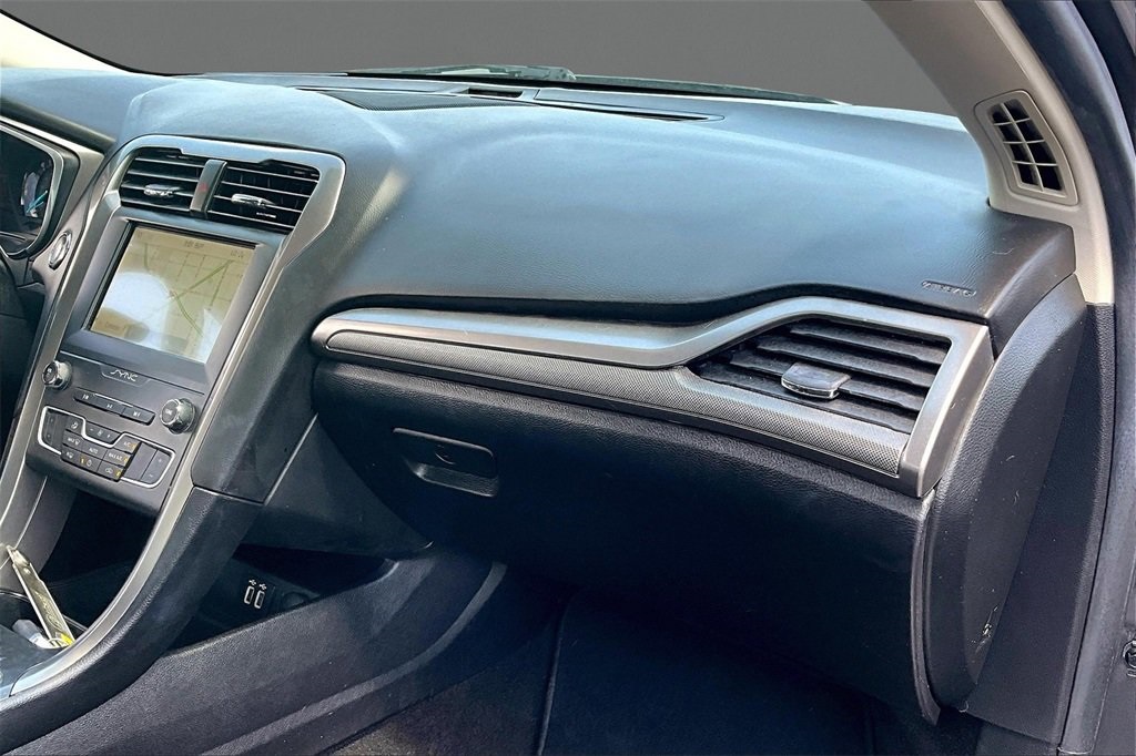 2020 Ford Fusion Hybrid SE photo 17