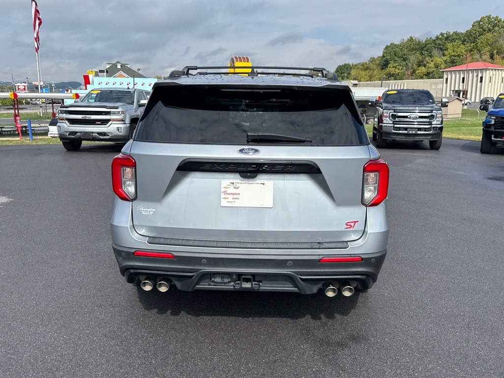 2022 Ford Explorer ST photo 2
