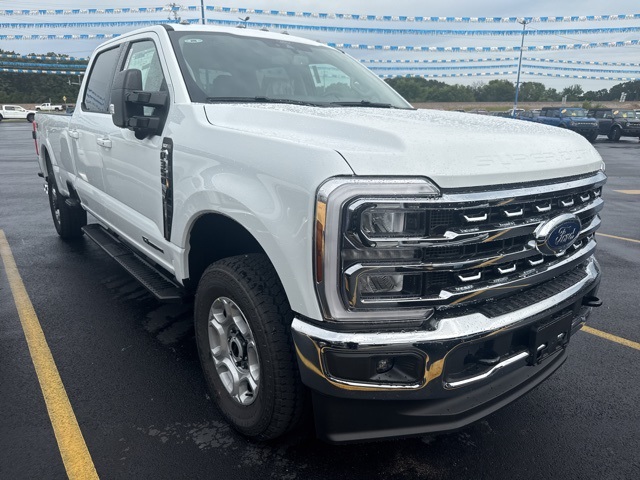 2026 Ford F-350 XLT photo 3